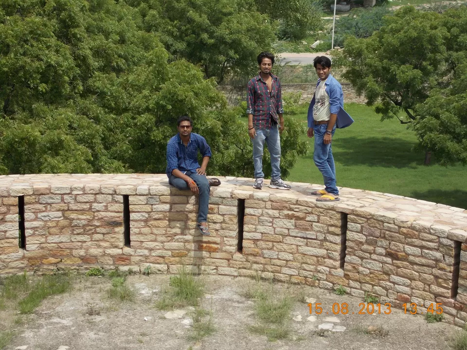 Photo of Padhavali, Padhavali, Madhya Pradesh 476444, India by Mayank Pandeyz (with floating shoes)