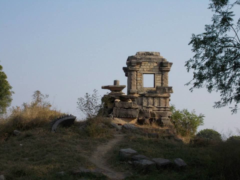 Photo of Incredible Madhya Pradesh - II (Trip to Kakanmath) 8/13 by Mayank Pandeyz (with floating shoes)