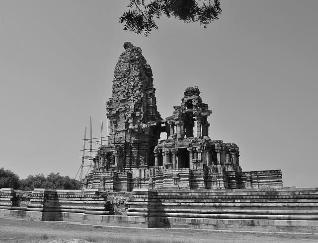 Photo of Incredible Madhya Pradesh - II (Trip to Kakanmath) 11/13 by Mayank Pandeyz (with floating shoes)