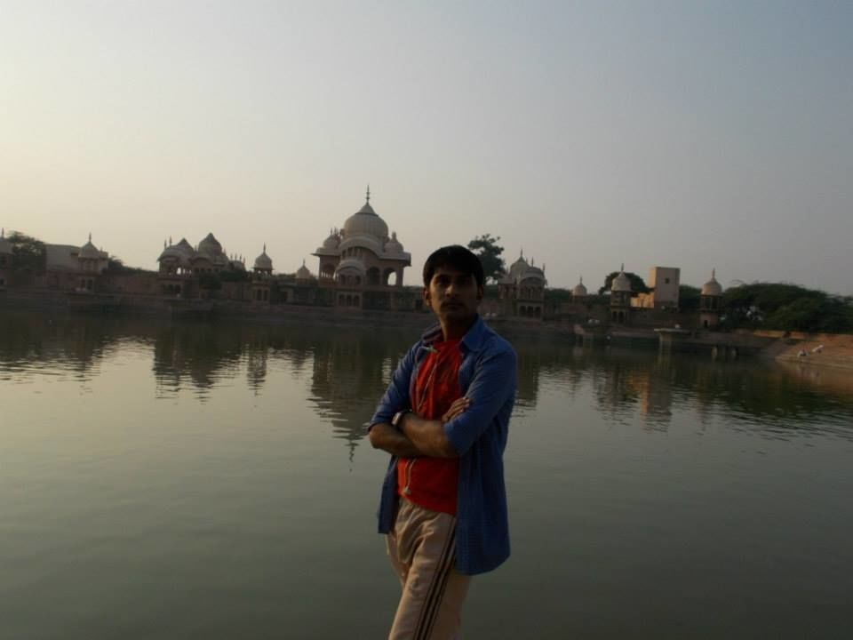 Photo of Lost my heart in Govardhan 3/14 by Mayank Pandeyz (with floating shoes)