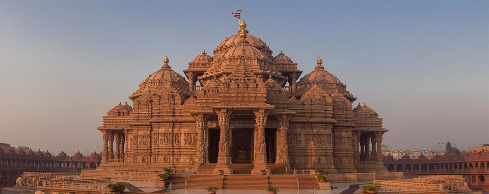 Photo of Beautiful Akshardham Mandir (Temple) In Delhi: Timings, Prices, History 3/7 by Mayank Pandeyz (with floating shoes)