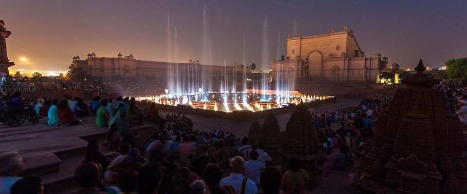 Photo of Beautiful Akshardham Mandir (Temple) In Delhi: Timings, Prices, History 4/7 by Mayank Pandeyz (with floating shoes)