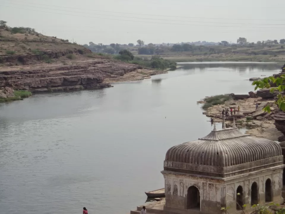 Photo of Sankua Kund, Seondha, Madhya Pradesh, India by Mayank Pandeyz (with floating shoes)
