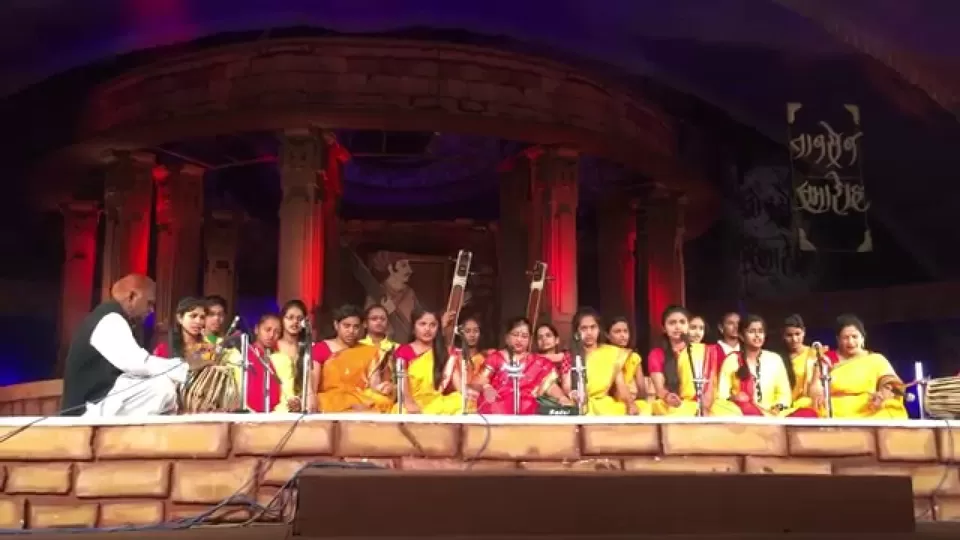 Photo of Tansen Tomb, Tansen Nagar, Gwalior, Madhya Pradesh, India by Mayank Pandeyz (with floating shoes)