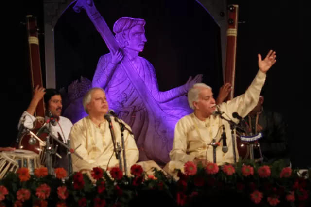 Photo of Tansen Tomb, Tansen Nagar, Gwalior, Madhya Pradesh, India by Mayank Pandeyz (with floating shoes)