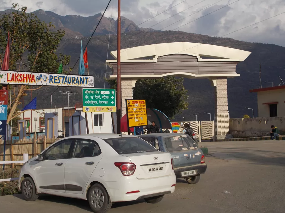 Photo of Tehri Dam, Tehri Garhwal, Uttarakhand, India by Mayank Pandeyz (with floating shoes)