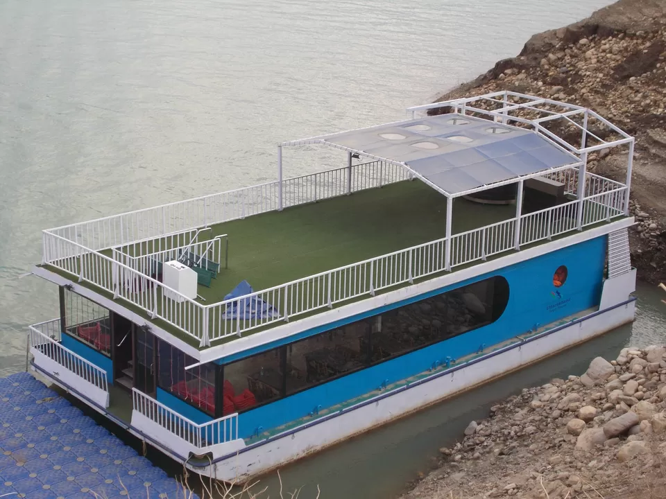 Photo of Tehri Dam, Tehri Garhwal, Uttarakhand, India by Mayank Pandeyz (with floating shoes)