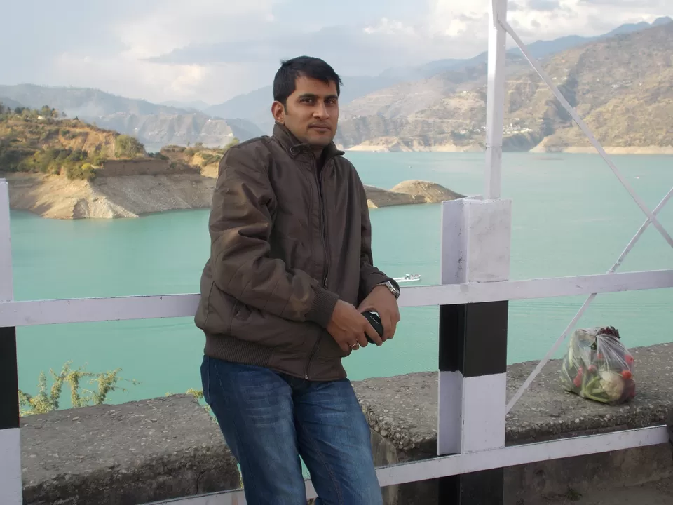 Photo of Tehri Dam, Tehri Garhwal, Uttarakhand, India by Mayank Pandeyz (with floating shoes)