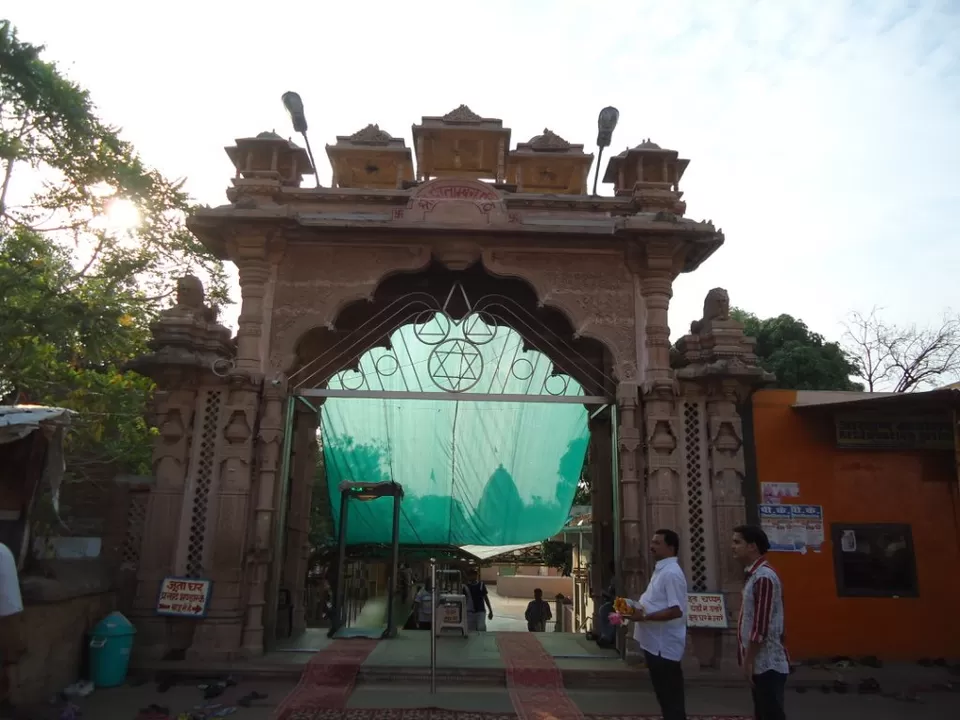 Photo of Peetambara Peeth, Datia, Madhya Pradesh, India by Mayank Pandeyz (with floating shoes)