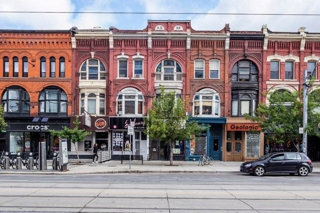 Photo of Top Places to Visit in Toronto 2/3 by esmecraig