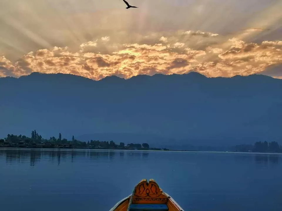 Photo of Dal Lake, Srinagar by S S (Saurabh Sabikhi)