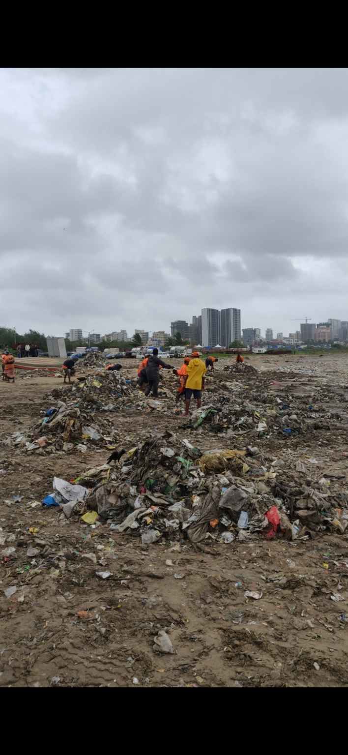 Photo of My Experience of Cleaning Juhu Beach and How You Can Help Keep Our Oceans Clean by Aishwarya Sharma
