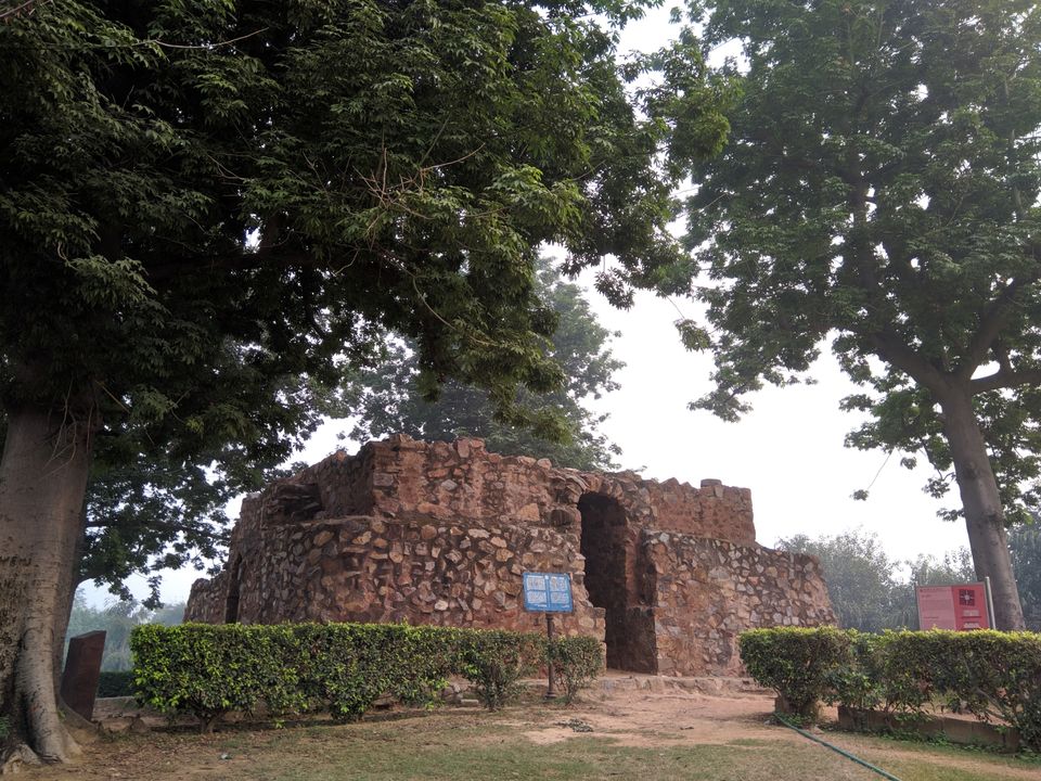 Photo of Munda Gumbad, Hauz Khas Tank, Deer Park, Hauz Khas, New Delhi, Delhi, India by Shubhanjal