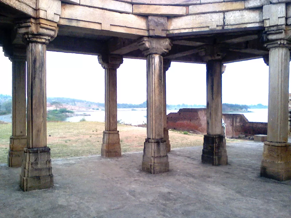 Photo of Kabutarkhana Pavilion, SH 150, Vadatalav, Gujarat, India by MONALISA (hungrywanderer)