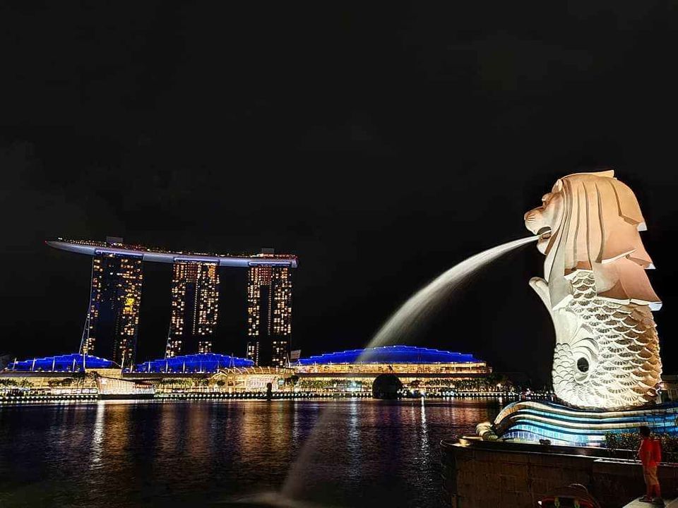 Photo of Here's How Singapore Cast A Spell on Mumbai's Street Photographer Vedang Kandalgaonkar by Neeti Chopra