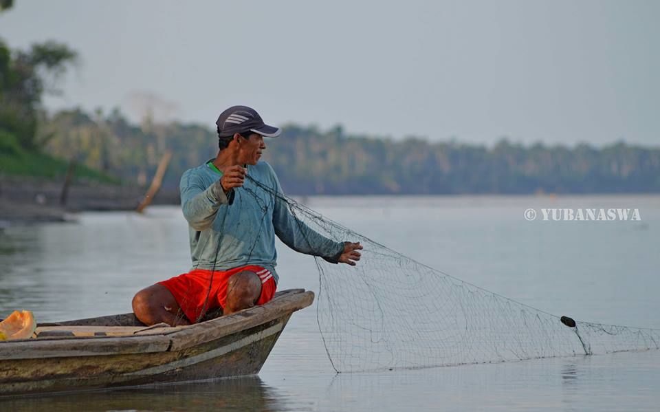 Photo of On a country speed boat into the Amazon jungles 9/19 by Yubanaswa Chakraborty