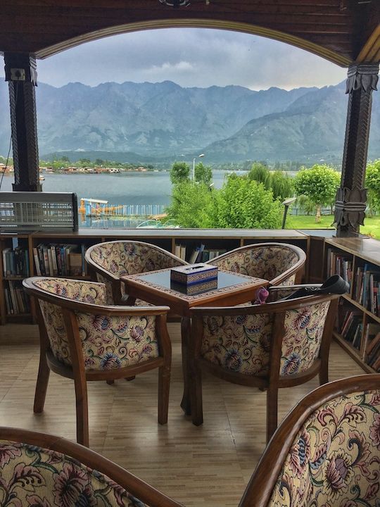 Photo of My Solo Travel in Kashmir: Somewhere Among Kashmiriyat, Curfew and Kahwa, I left my Heart Behind | l 15/17 by Kanika Gupta