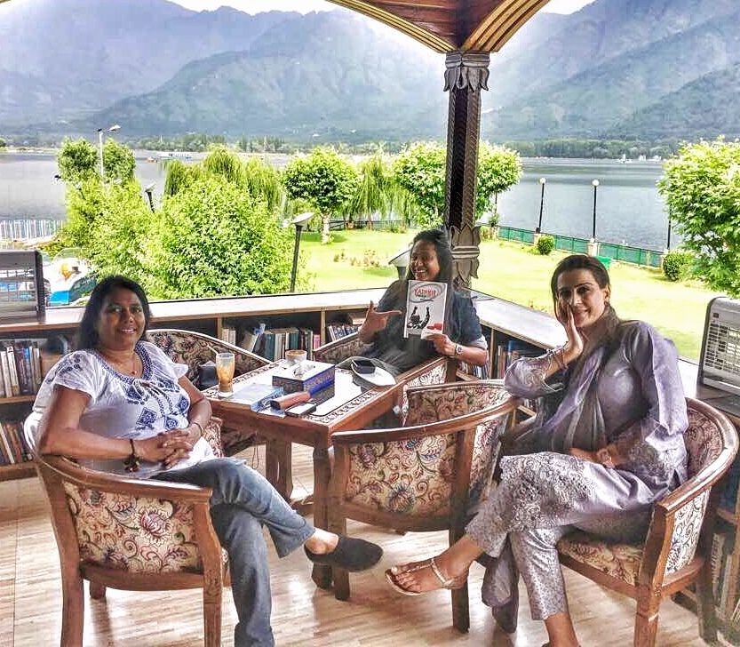 Photo of My Solo Travel in Kashmir: Somewhere Among Kashmiriyat, Curfew and Kahwa, I left my Heart Behind | l 16/17 by Kanika Gupta