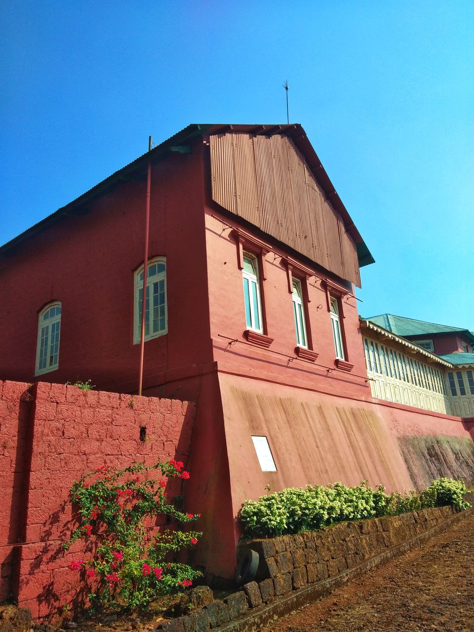 Photo of The hidden Morarji Castle in Mahabaleshwar by Bhataku's Travel Tales