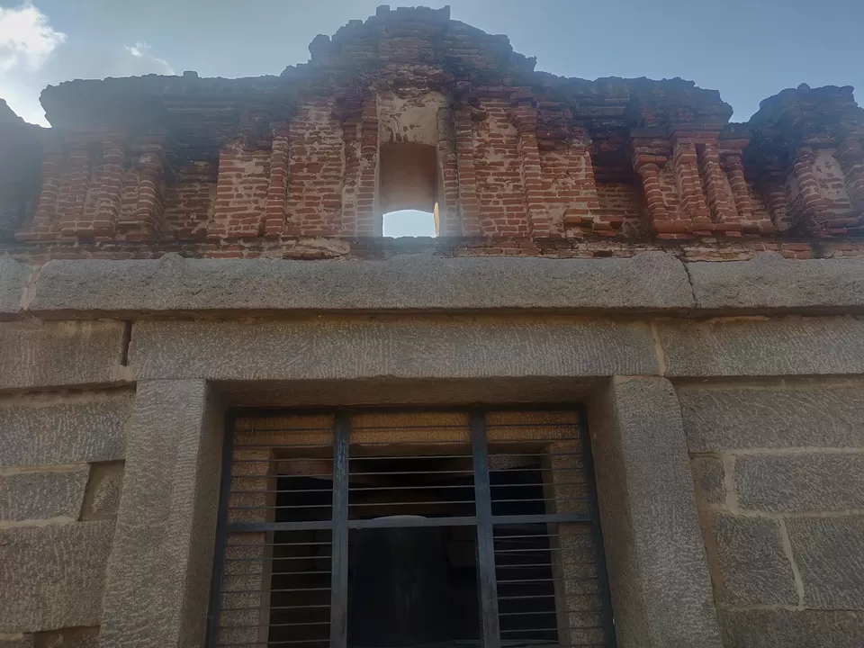 Photo of Badavilinga Temple, Hampi, Karnataka, India by Aishwarya Rao