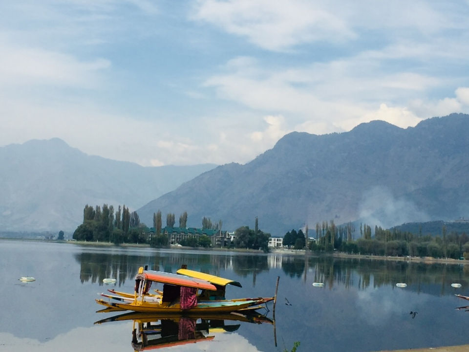 Photo of 4 Days Of Autumn In Jammu &Kashmir by Saheli Banerjee