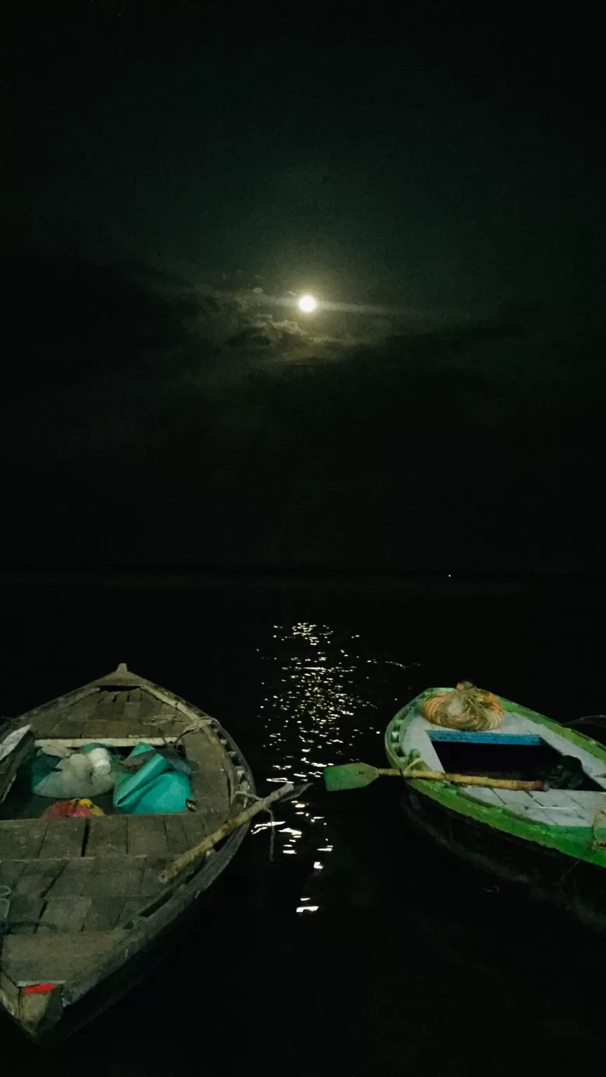 Photo of Varanasi, Uttar Pradesh, India by Debdut Debnath