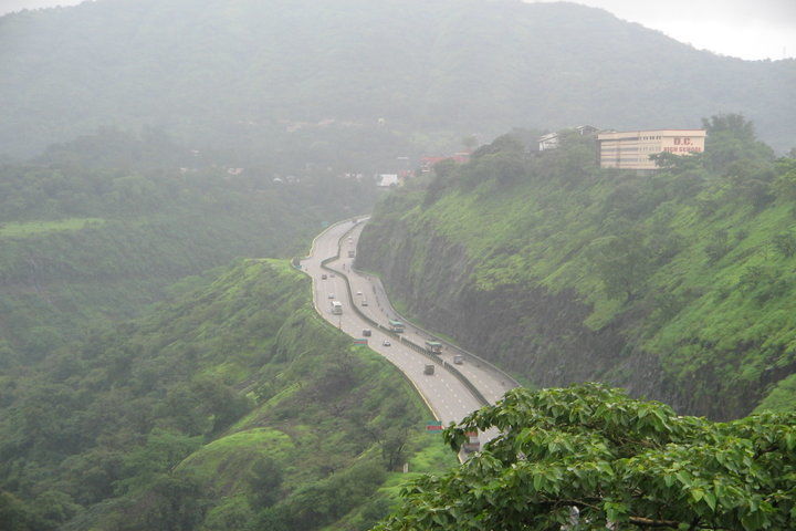 Photo of Mumbai - Pune Expressway, Sector 1, Navi Mumbai, Maharashtra, India by Mayank Raj