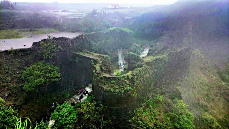 Photo of Korigad - Place of Backward Waterfall 1/15 by Manish