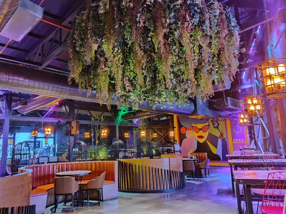 Photo of Loop Rooftop Lounge & Kitchen, OMR Road, Elcot Sez, Sholinganallur, Chennai, Tamil Nadu, India by Raman