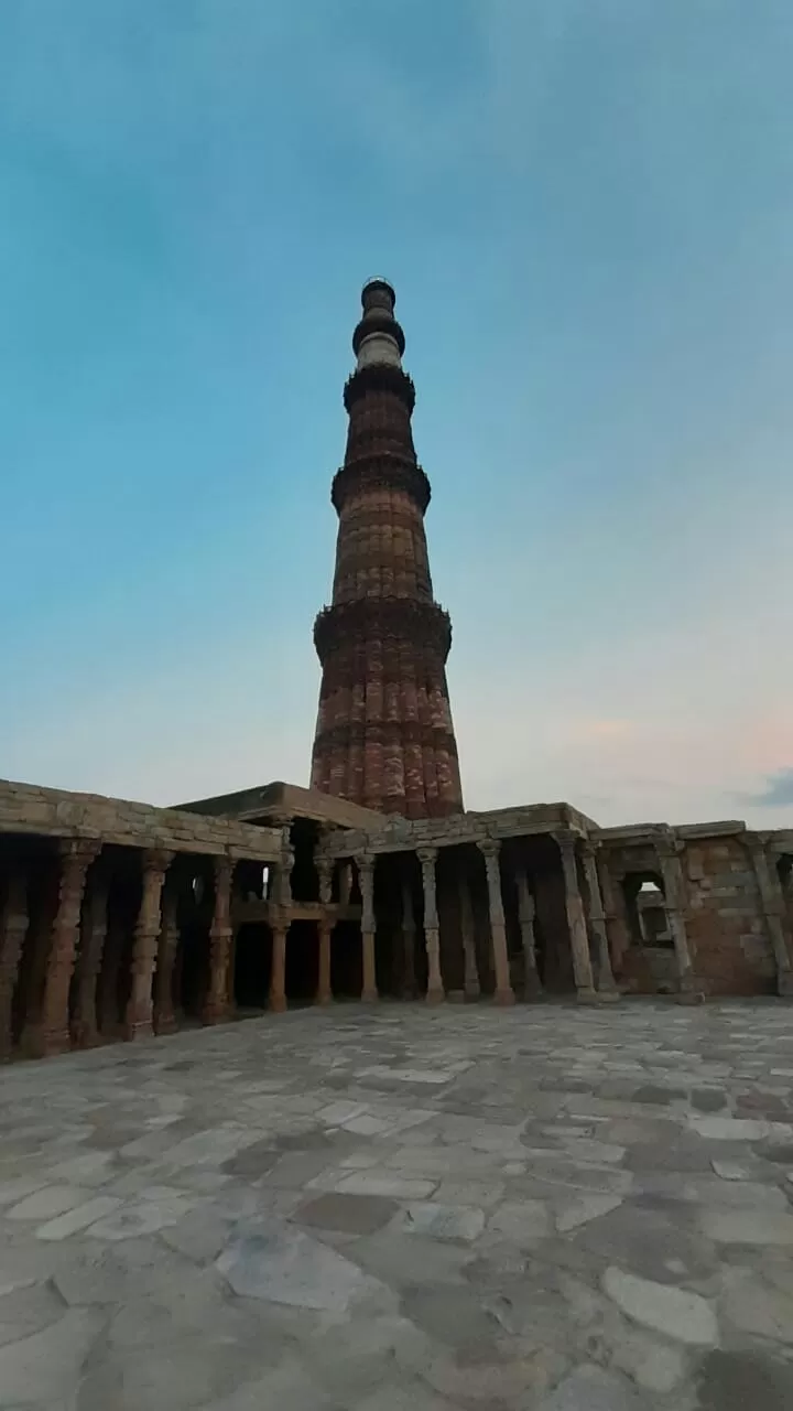 Photo of qutub minar monuments, Qutub Minar Complex Road, Seth Sarai, Mehrauli, New Delhi, Delhi, India by Aaditya Dwivedi (solo traveller)