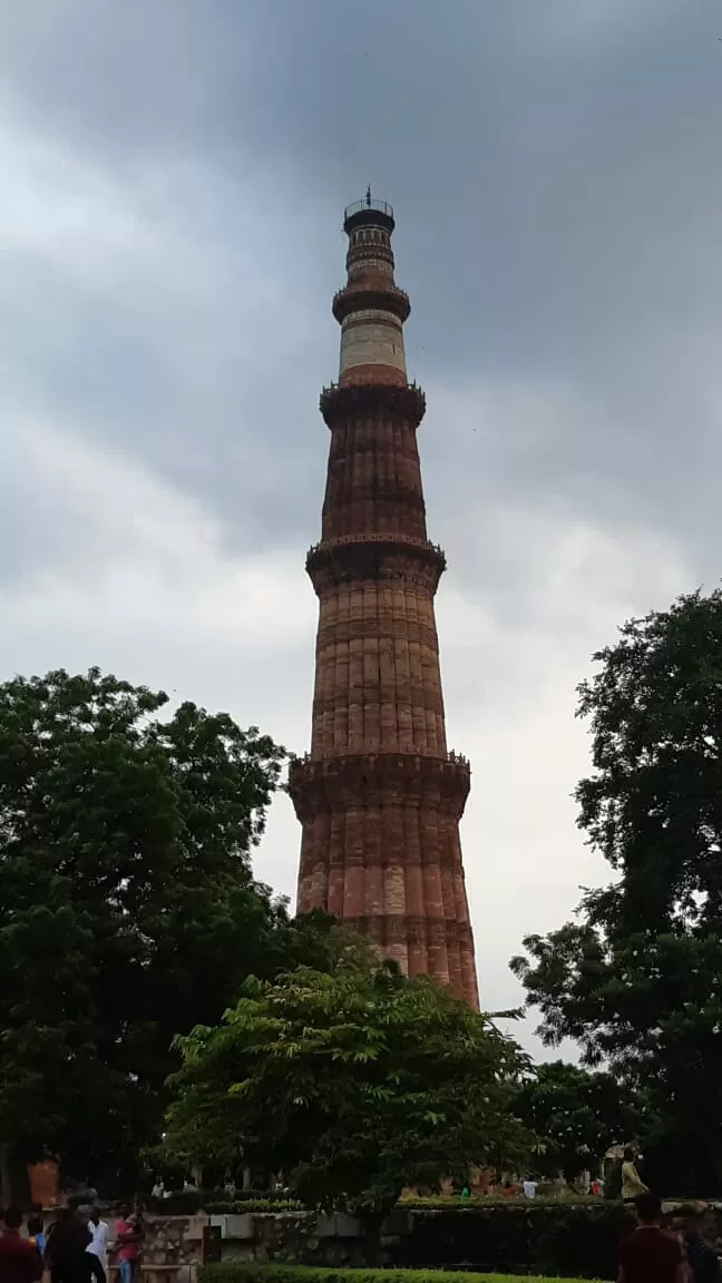 Photo of qutub minar monuments, Qutub Minar Complex Road, Seth Sarai, Mehrauli, New Delhi, Delhi, India by Aaditya Dwivedi (solo traveller)