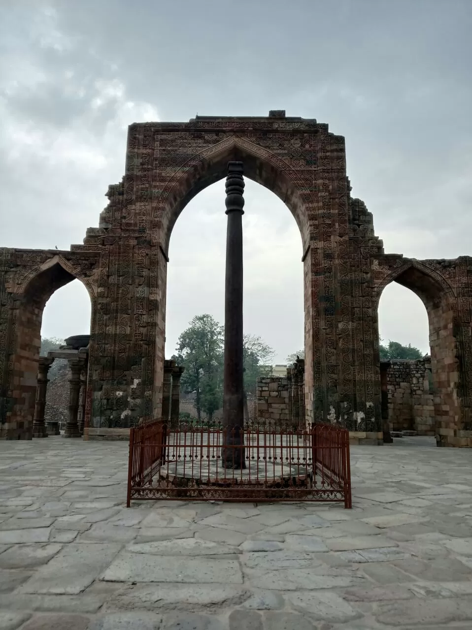 Photo of qutub minar monuments, Qutub Minar Complex Road, Seth Sarai, Mehrauli, New Delhi, Delhi, India by Aaditya Dwivedi (solo traveller)