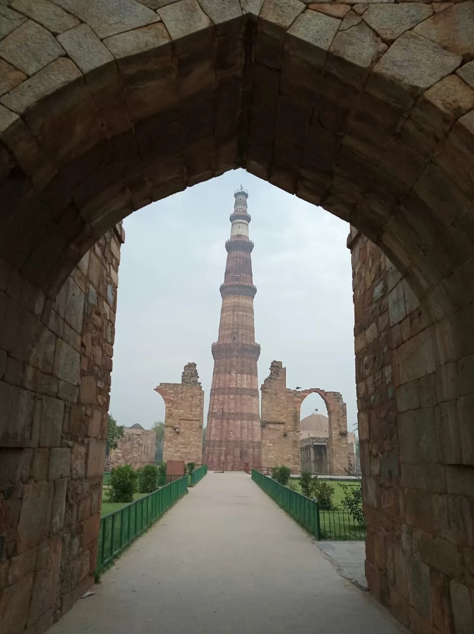 Photo of qutub minar monuments, Qutub Minar Complex Road, Seth Sarai, Mehrauli, New Delhi, Delhi, India by Aaditya Dwivedi (solo traveller)