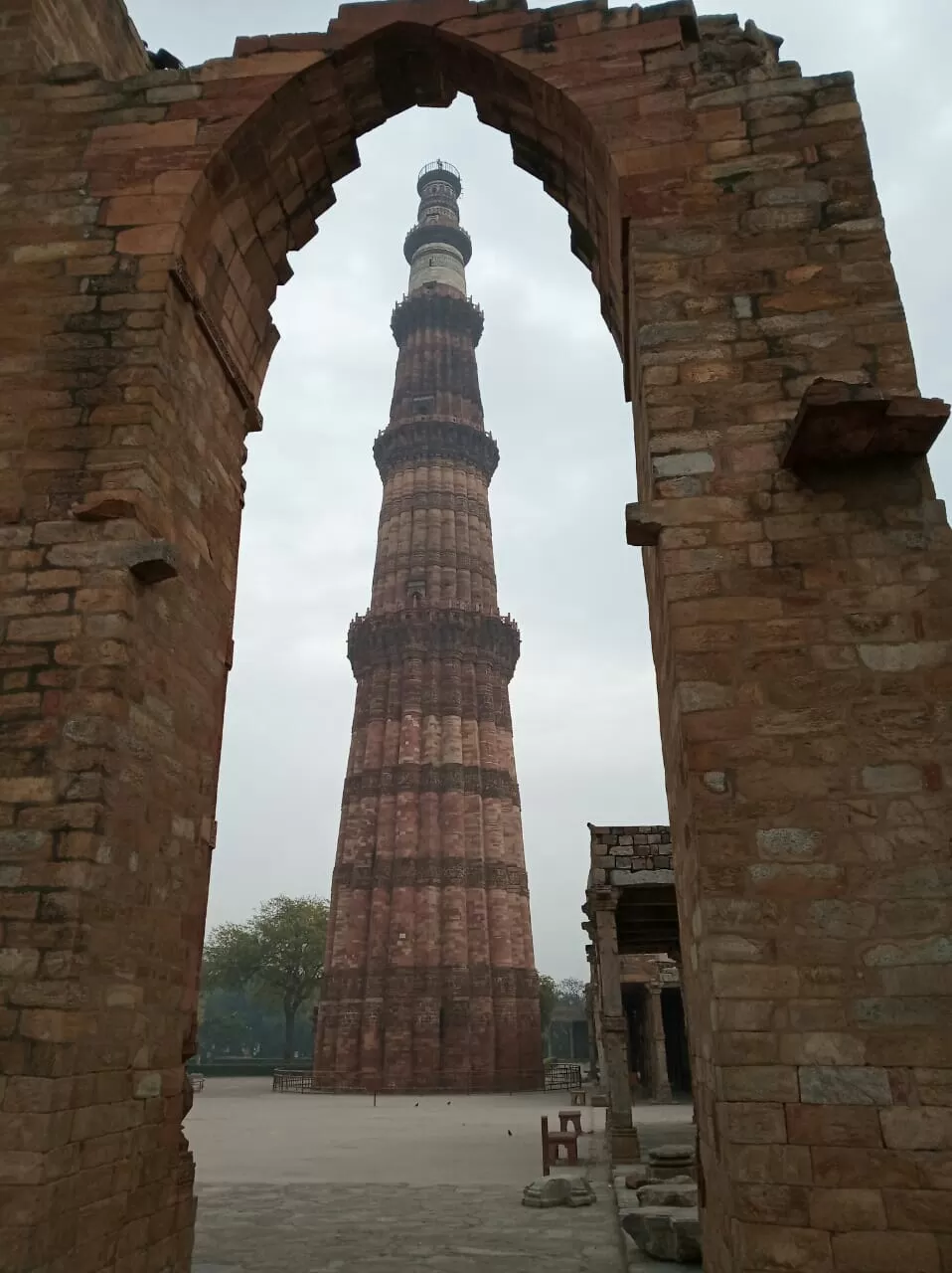 Photo of qutub minar monuments, Qutub Minar Complex Road, Seth Sarai, Mehrauli, New Delhi, Delhi, India by Aaditya Dwivedi (solo traveller)
