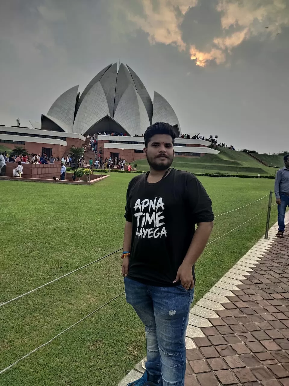 Photo of Lotus Temple, Lotus Temple Road, Bahapur, Shambhu Dayal Bagh, Kalkaji, New Delhi, Delhi, India by Aaditya Dwivedi (solo traveller)