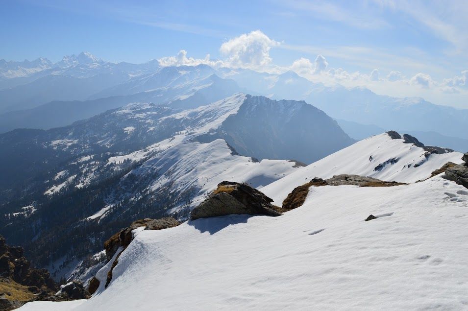 Photo of Introduce yourself to the Himalayas: Kedarkantha 2/6 by tanvi raul