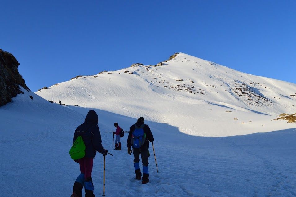 Photo of Introduce yourself to the Himalayas: Kedarkantha 3/6 by tanvi raul