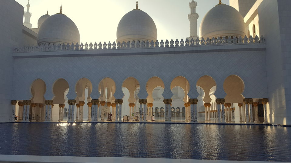 Photo of Sheikh Zayed Grand Mosque - Abu Dhabi - United Arab Emirates by Neha Sakuja