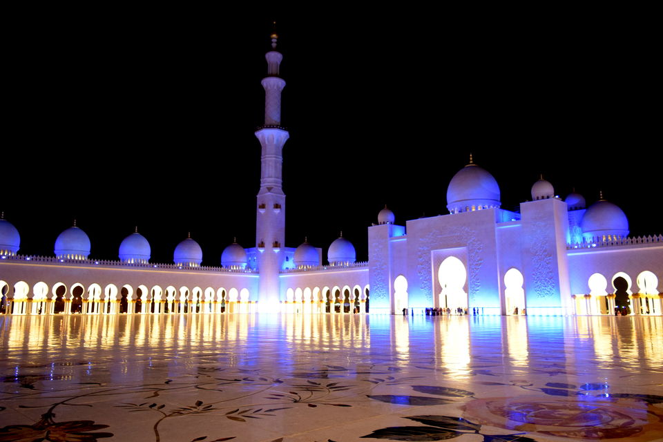 Photo of Sheikh Zayed Grand Mosque - Abu Dhabi - United Arab Emirates by Neha Sakuja