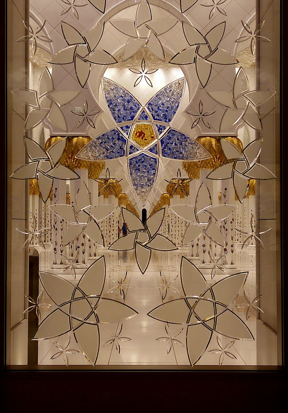 Photo of Sheikh Zayed Grand Mosque - Abu Dhabi - United Arab Emirates by Neha Sakuja