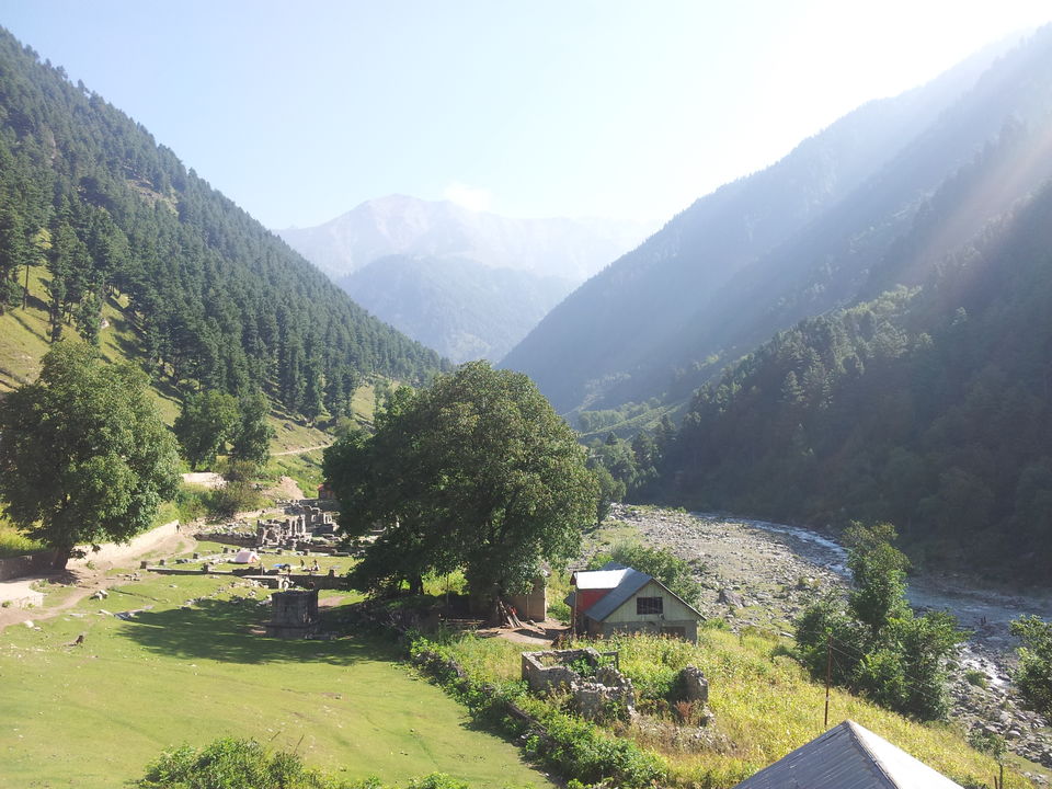 Photo of Mesmerising Nature of Kashmir Most Romantic Destination for Honeymoon by Mani Mehra