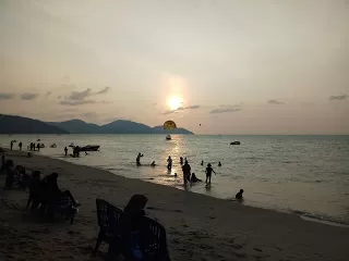 Photo of Batu Ferringhi Beach, Jalan Batu Ferringhi, Kampung Batu Feringgi, Air Itam, Penang, Malaysia by nomadic_ab