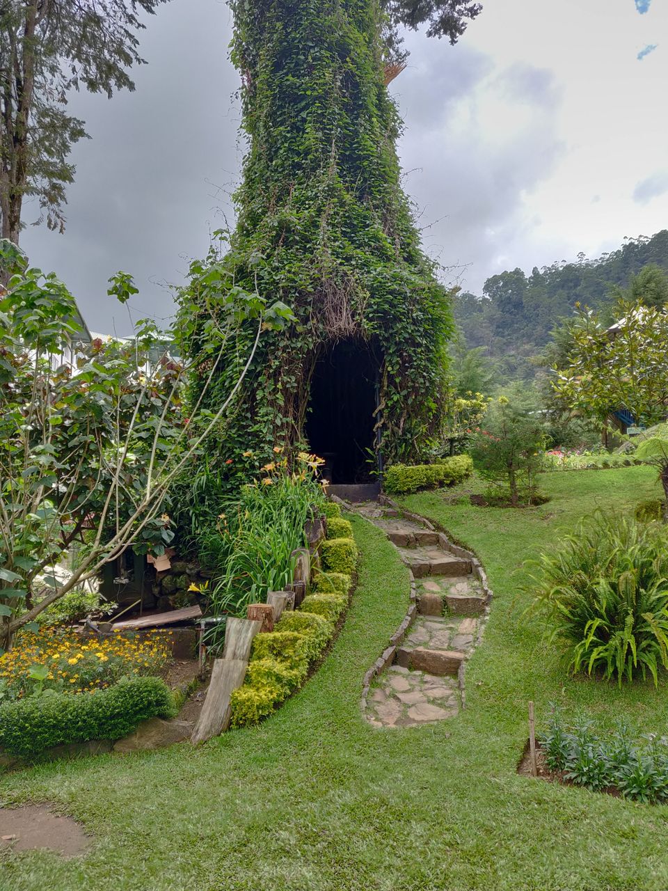Photo of Bomburuella Waterfall Uva Paranagama by Sachin Singh Gusain