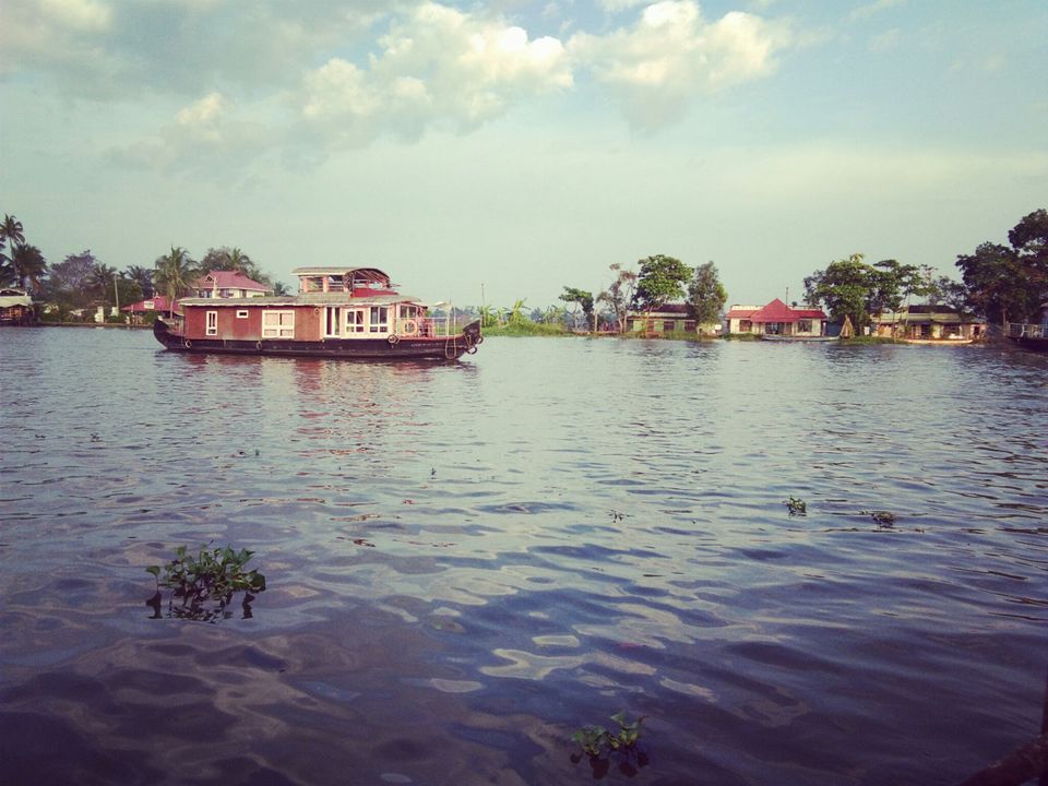 Photo of 7DESTINATION/DAY5/THE TRAIN AND BACKWATER by Nihit Sharma