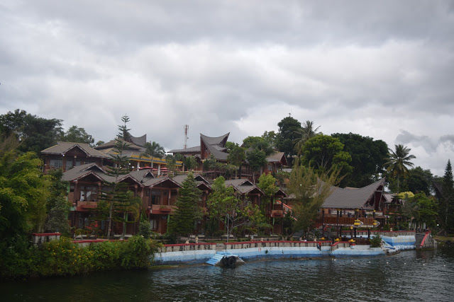 Photo of The Oceanic Lake Toba 4/5 by Chandrasekharan Ranganathan