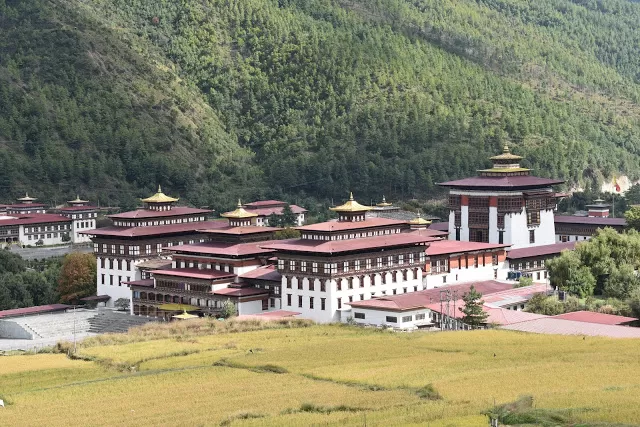 Photo of Tashichho Dzong, Chhagchhen Lam, Thimphu, Bhutan by Hazelgirl