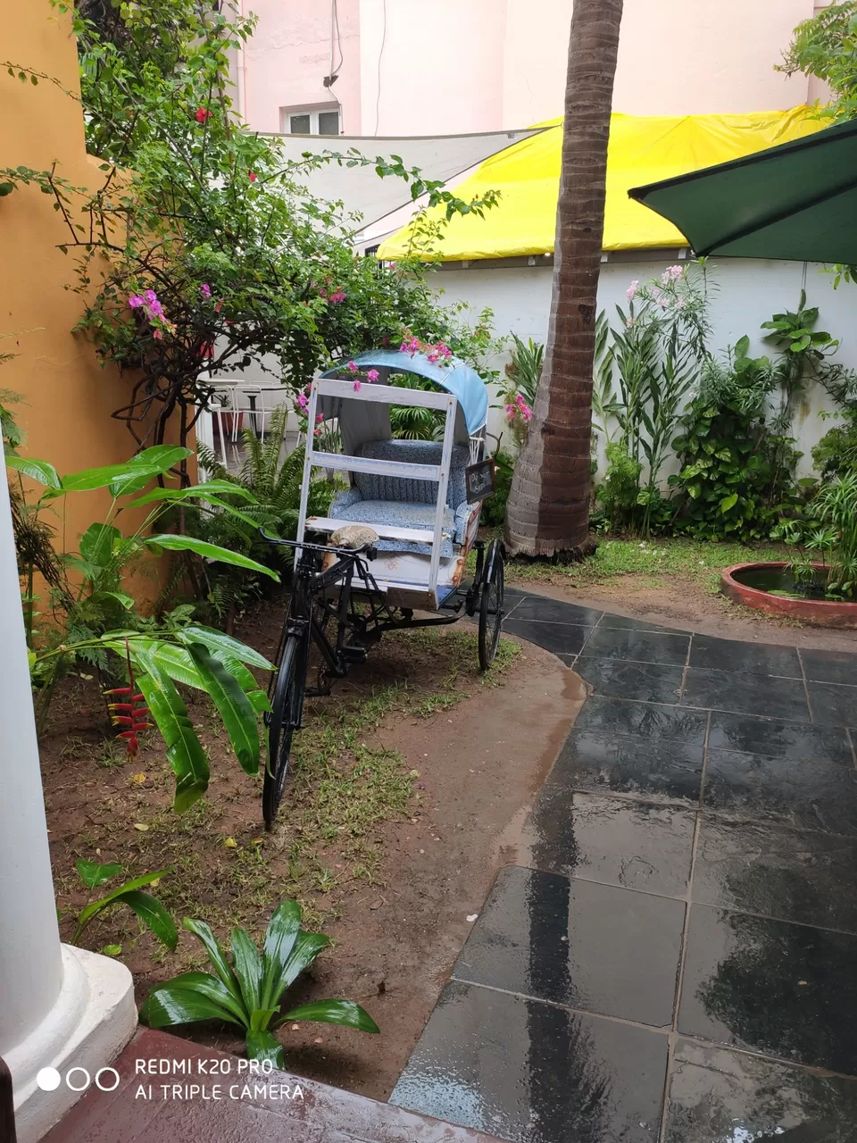 Photo of Cafe des Arts, Suffren Street, White Town, Puducherry, India by treasure traveling