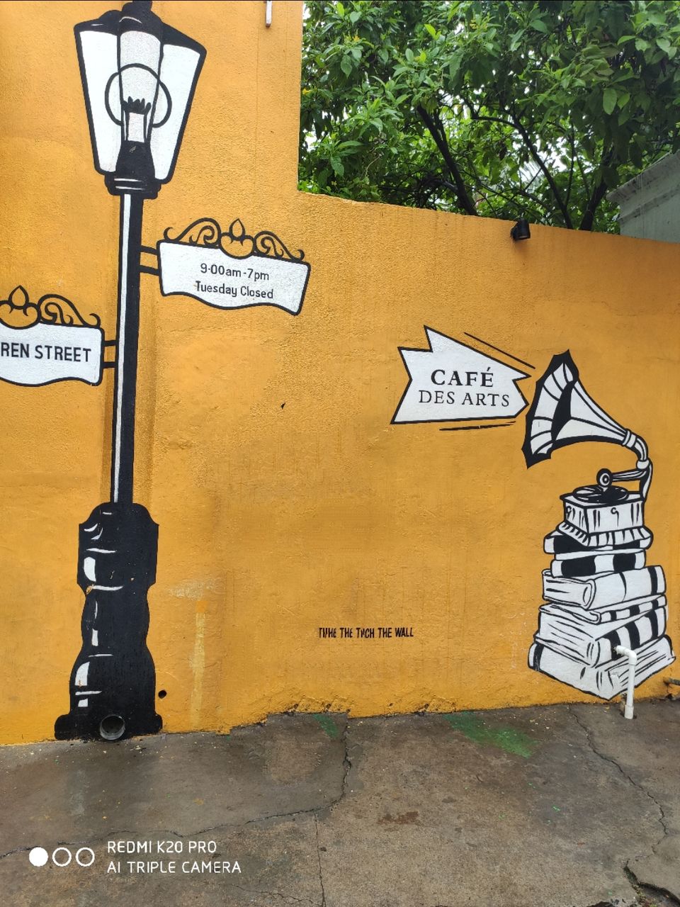 Photo of Cafe des Arts, Suffren Street, White Town, Puducherry, India by treasure traveling