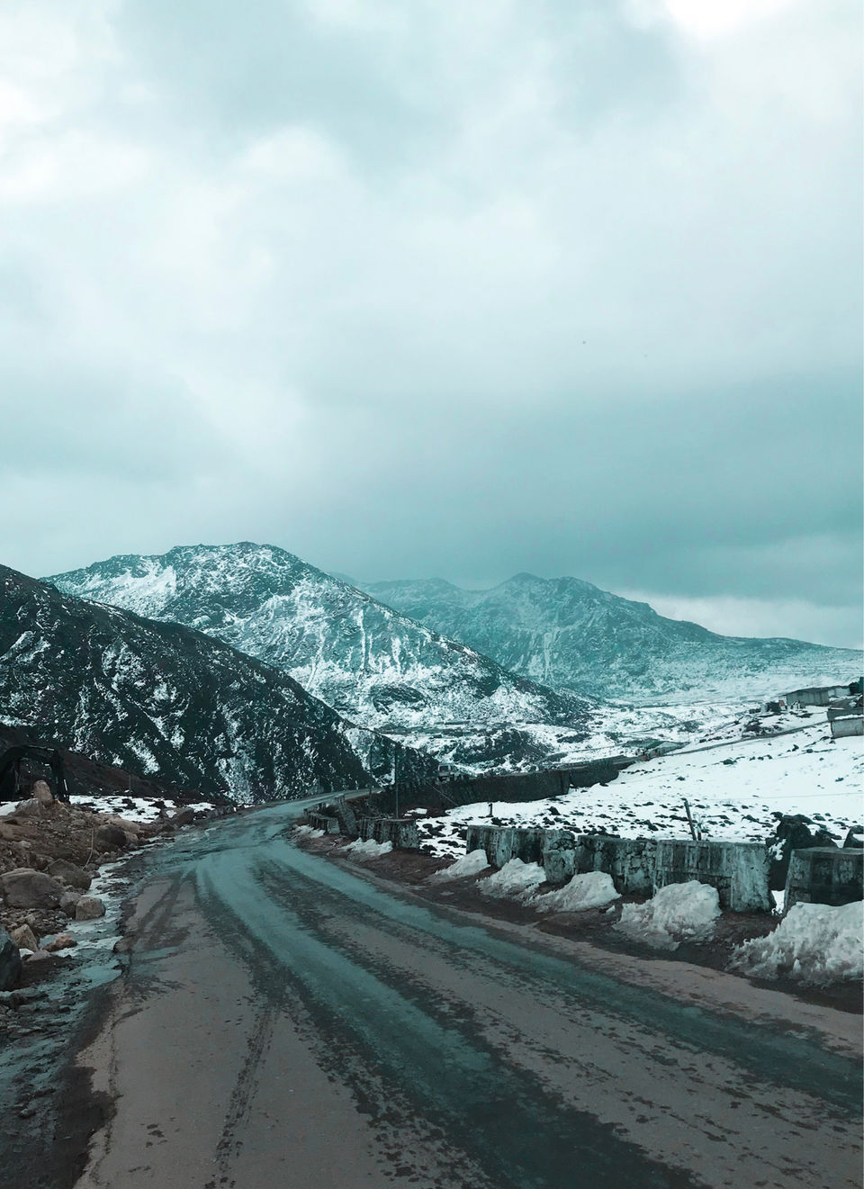 Photo of TSOMGO LAKE, Sikkim by Jigyasaa Malhotra (@Thebohospiration)