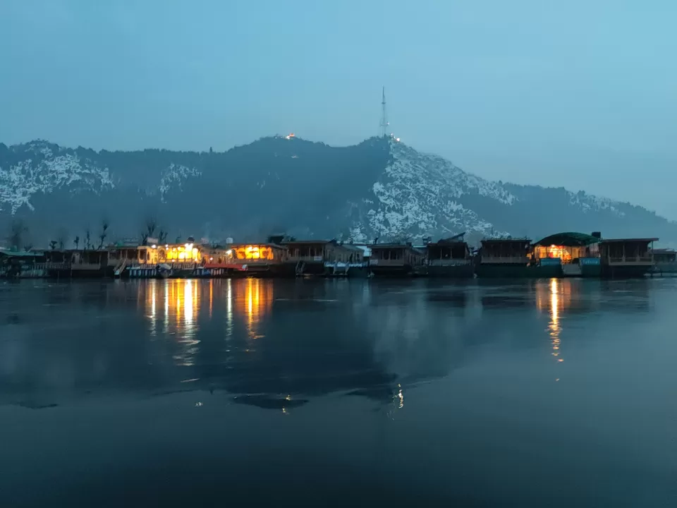 Photo of Dal Lake by Shrishti Srivastava